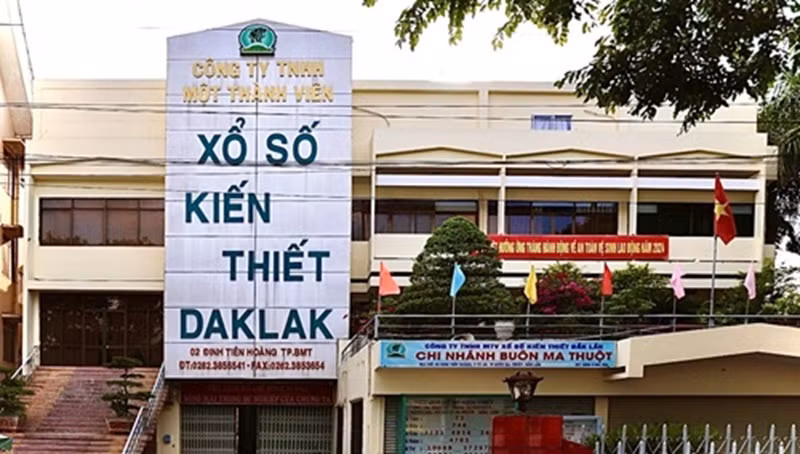Hành vi tẩy xóa, chỉnh sửa dãy số series của tờ vé số để lừa đảo sẽ gây thiệt hại đến tài sản, lợi ích hợp pháp của doanh nghiệp xổ số và người dân.