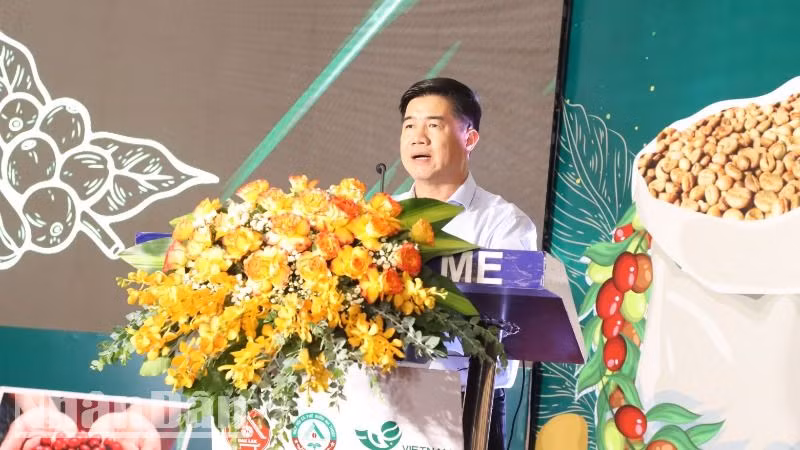 Phó Chủ tịch Ủy ban nhân dân tỉnh Đắk Lắk Nguyễn Thiên Văn phát biểu tại buổi lễ trao giải.