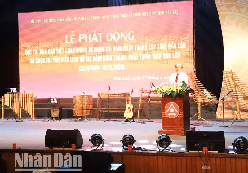 Chủ tịch Ủy ban nhân dân tỉnh Đắk Lắk Phạm Ngọc Nghị đề nghị các cơ quan, đơn vị, địa phương đẩy mạnh tổ chức các hoạt động lập thành tích chào mừng kỷ niệm 120 năm Ngày thành lập tỉnh Đắk Lắk. Chủ tịch Ủy ban nhân dân tỉnh Đắk Lắk Phạm Ngọc Nghị đề nghị các cơ quan, đơn vị, địa phương đẩy mạnh tổ chức các hoạt động lập thành tích chào mừng kỷ niệm 120 năm Ngày thành lập tỉnh Đắk Lắk.