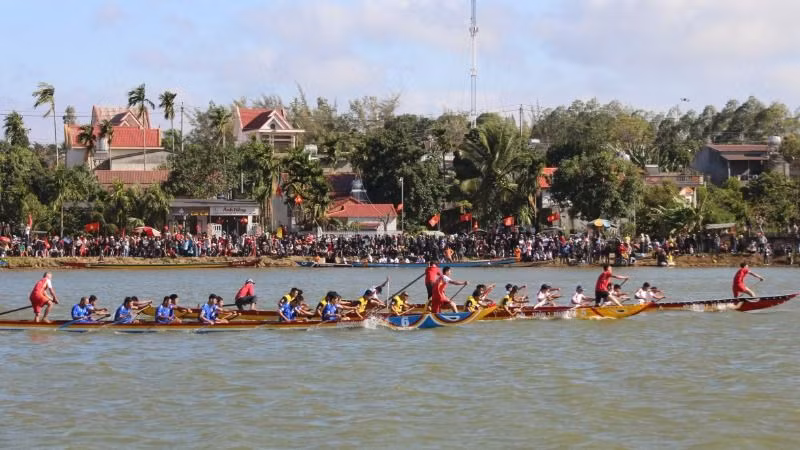 Các đội trên đường đua.
