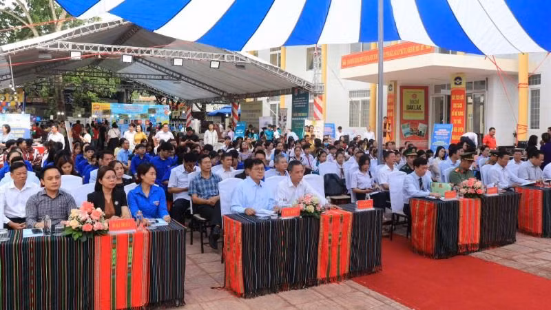 Các đại biểu dự khai mạc Ngày Sách và Văn hóa đọc Việt Nam tỉnh Đắk Lắk lần thứ 4 năm 2025.
