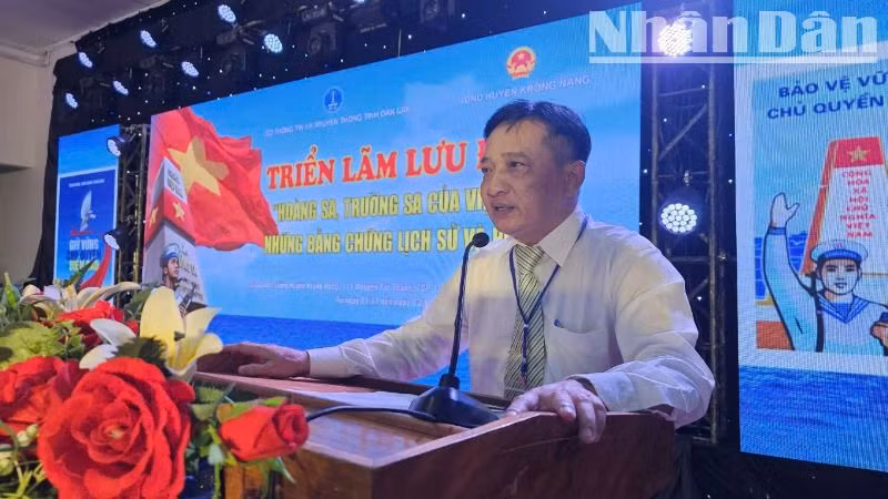 Phó Giám đốc Sở Thông tin và Truyền thông tỉnh Đắk Lắk Nguyễn Quốc Hiệp phát biểu khai mạc triển lãm. Phó Giám đốc Sở Thông tin và Truyền thông tỉnh Đắk Lắk Nguyễn Quốc Hiệp phát biểu khai mạc triển lãm.
