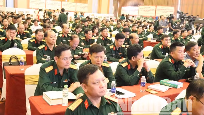 Các đại biểu quân đội dự hội. Các đại biểu quân đội dự hội.