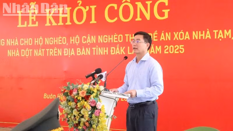 Bí thư Tỉnh ủy Đắk Lắk Nguyễn Đình Trung cho biết, với trách nhiệm và tình cảm với nhân dân, tỉnh sẽ quyết tâm với tinh thần cao nhất, nỗ lực lớn, hành động quyết liệt để đến ngày 31/12/2025 hoàn thành mục tiêu xóa nhà tạm, nhà dột nát trên địa bàn tỉnh.