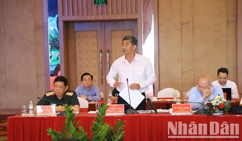Phó Chủ nhiệm Ủy ban Dân tộc Y Vinh Tơr phát biểu tại buổi làm việc. Phó Chủ nhiệm Ủy ban Dân tộc Y Vinh Tơr phát biểu tại buổi làm việc.