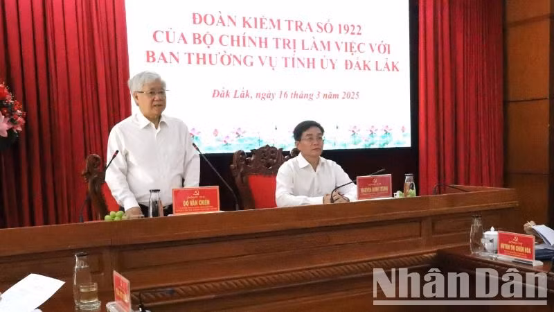 Đồng chí Đỗ Văn Chiến, Trưởng đoàn kiểm tra 1922 phát biểu kết luận buổi làm việc.