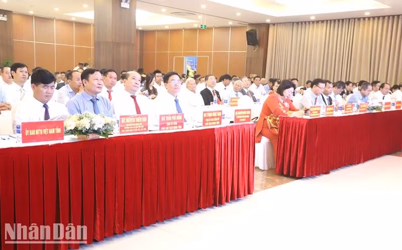 Các đại biểu dự lễ kỷ niệm. Các đại biểu dự lễ kỷ niệm.