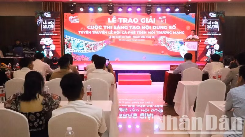 Quang cảnh buổi lễ trao giải. Quang cảnh buổi lễ trao giải.