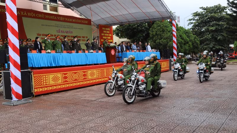 Các đơn vị Công an tỉnh ra quân tấn công trấn áp tội phạm. Các đơn vị Công an tỉnh ra quân tấn công trấn áp tội phạm.