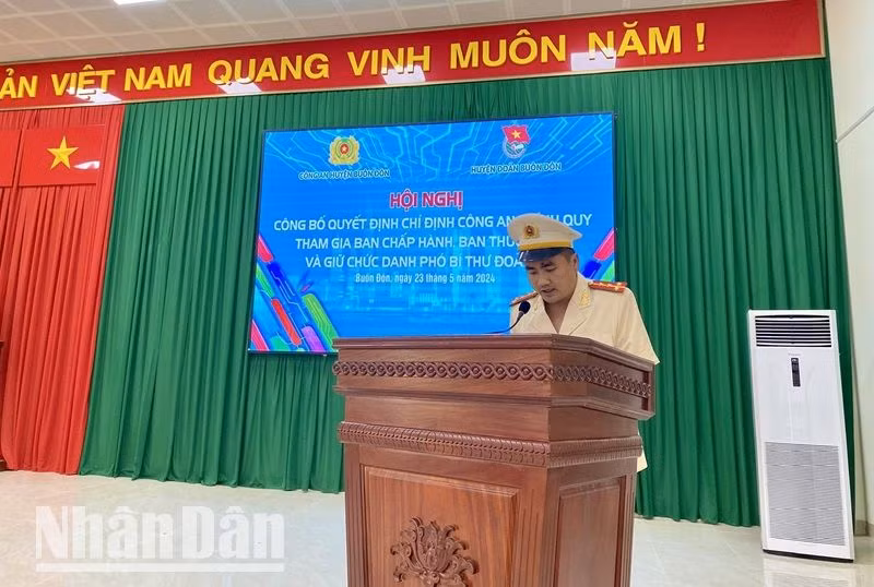 Đồng chí Trương Trung Tín, Phó trưởng Công an xã Ea Bar thay mặt cho 6 đồng chí Công an chính quy được giới thiệu và bầu giữ chức danh Phó Bí thư Đoàn xã kiêm nhiệm và Bí thư Chi đoàn Công an xã hứa sẽ cùng với các đồng chí trong Ban chấp hành Đoàn xã đem hết sức mình cống hiến, gương mẫu, quyết tâm hoàn thành nhiệm vụ được giao.