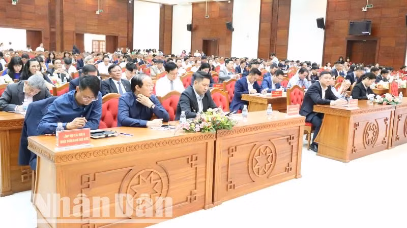 Các đại biểu dự hội nghị.
