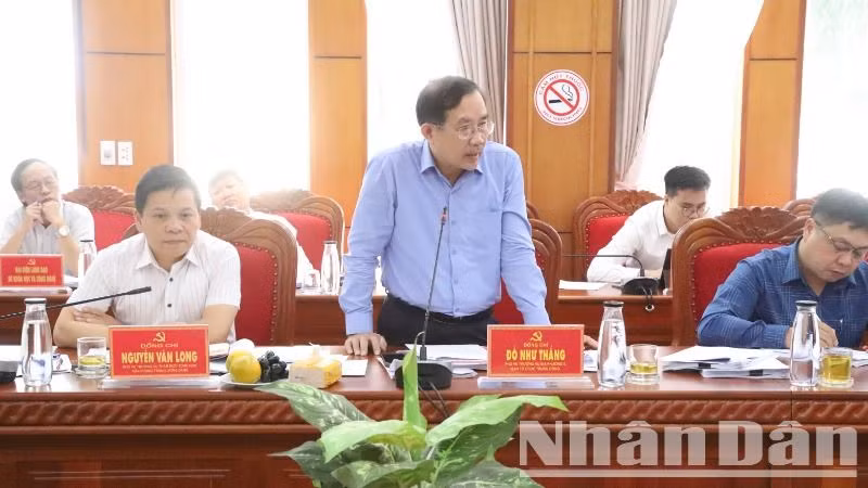 Các thành viên Đoàn kiểm tra trao đổi tại buổi làm việc. Các thành viên Đoàn kiểm tra trao đổi tại buổi làm việc.