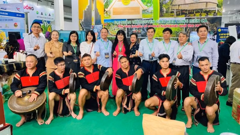 Sở Văn hóa, Thể thao và Du lịch tỉnh Đắk Lắk tham gia xúc tiến du lịch tại Hội chợ du lịch quốc tế Việt Nam năm 2025 được tổ chức tại Hà Nội từ ngày 10 đến 14/4. Sở Văn hóa, Thể thao và Du lịch tỉnh Đắk Lắk tham gia xúc tiến du lịch tại Hội chợ du lịch quốc tế Việt Nam năm 2025 được tổ chức tại Hà Nội từ ngày 10 đến 14/4.