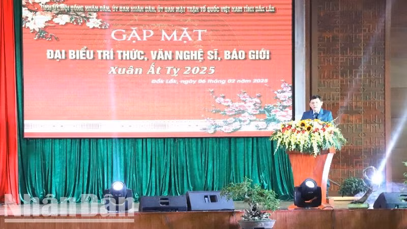 Phó Chủ tịch Thường trực Ủy ban nhân dân tỉnh Đắk Lắk Nguyễn Tuấn Hà phát biểu tại buổi gặp mặt.
