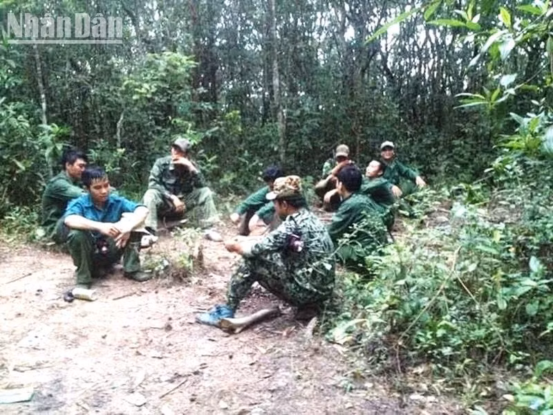 Lực lượng quản lý, bảo vệ rừng của Khu Bảo tồn thiên nhiên Ea Sô, huyện Ea Kar, tỉnh Đắk Lắk ngày đêm tuần tra, canh gác bảo vệ rừng và phòng, chống cháy rừng trong mùa khô.