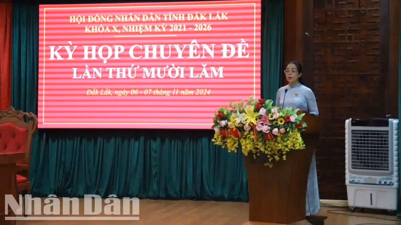 Phó Bí thư Tỉnh ủy, Chủ tịch Hội đồng nhân dân tỉnh Đắk Lắk Huỳnh Thị Chiến Hòa phát biểu bế mạc kỳ họp. Phó Bí thư Tỉnh ủy, Chủ tịch Hội đồng nhân dân tỉnh Đắk Lắk Huỳnh Thị Chiến Hòa phát biểu bế mạc kỳ họp.
