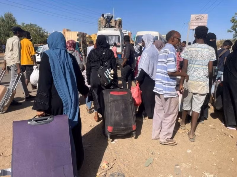 Dòng người Sudan chạy sang CH Chad để tránh xung đột.