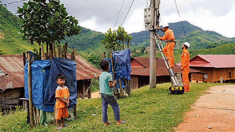 Đưa điện về thôn Pa Lin, xã A Vao, huyện miền núi Đakrông, tỉnh Quảng Trị.