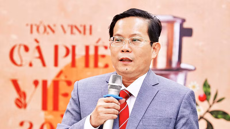 Nhà báo Tô Đình Tuân, Tổng Biên tập Báo Người Lao Động.
