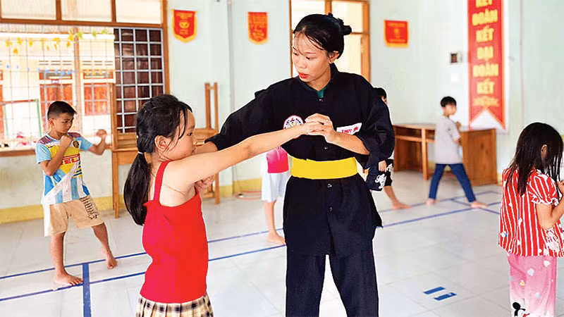 Lớp dạy võ thu hút đông đảo các em thiếu nhi trên địa bàn. Lớp dạy võ thu hút đông đảo các em thiếu nhi trên địa bàn.