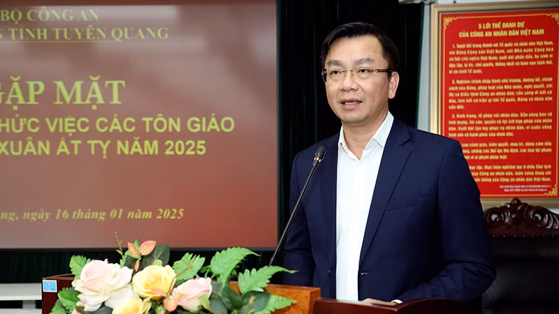 Đại tá Phạm Kim Đĩnh, Giám đốc Công an tỉnh Tuyên Quang phát biểu tại buổi gặp mặt.