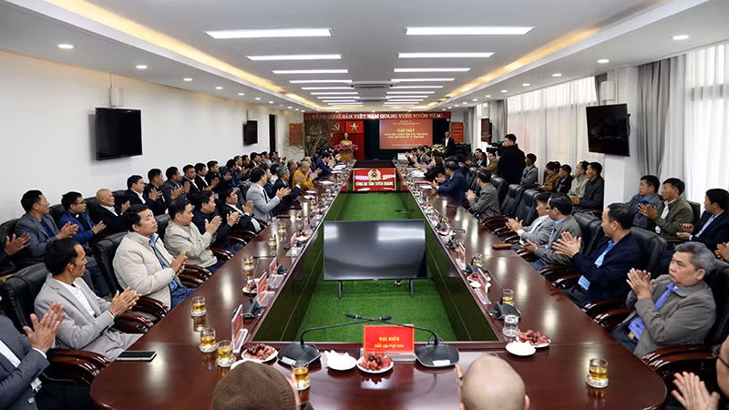 Các đại biểu dự cuộc gặp mặt.