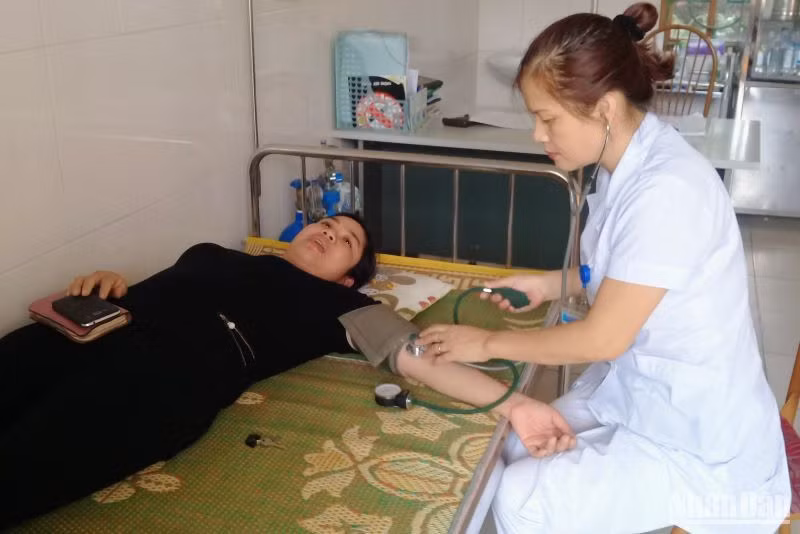 Hệ thống y tế cơ sở ở Thái Bình đang đảm đương khá tốt nhiệm vụ khám, chữa bệnh ban đầu cho nhân dân. Hệ thống y tế cơ sở ở Thái Bình đang đảm đương khá tốt nhiệm vụ khám, chữa bệnh ban đầu cho nhân dân.