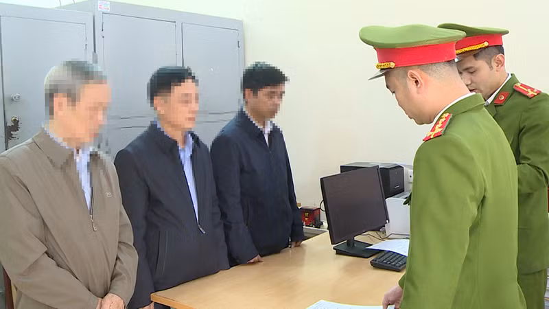 Cơ quan Công an thi hành quyết định khởi tố, Lệnh bắt tạm giam 3 bị can.