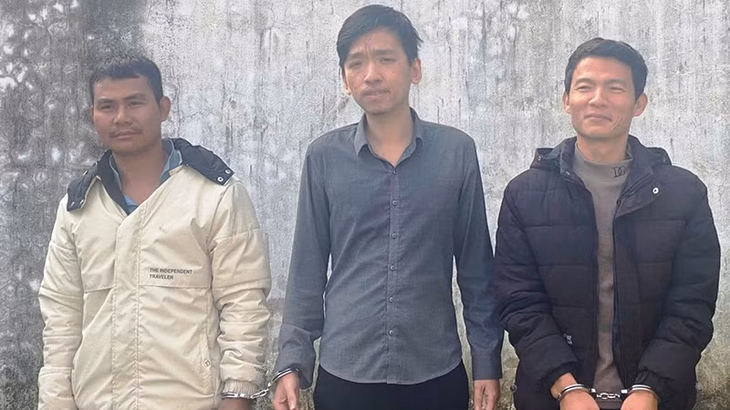 Ba bị can mua bán, tàng trữ pháo trái phép.