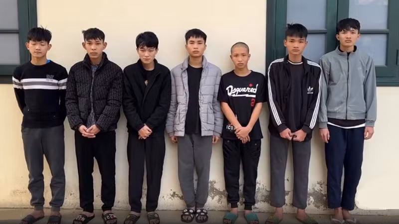 Nhóm thanh niên bị cơ quan công an tạm giữ.