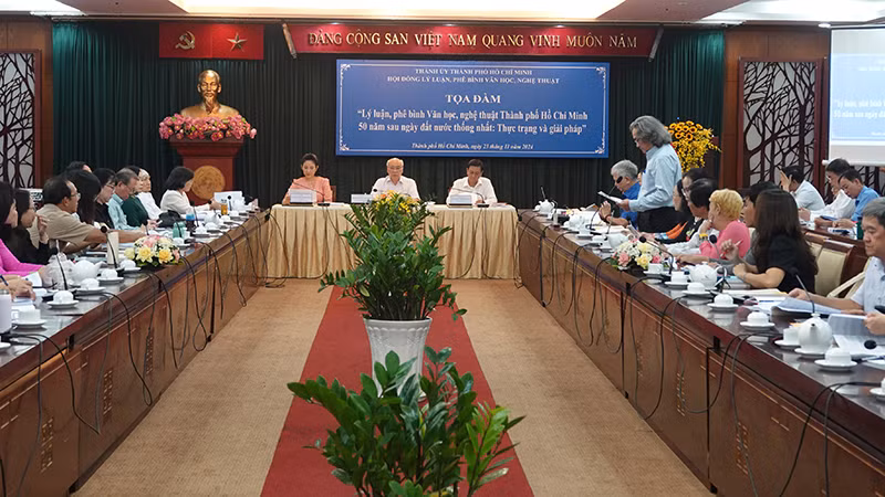 Quang cảnh buổi tọa đàm.