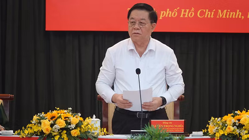 Đồng chí Nguyễn Trọng Nghĩa, Ủy viên Bộ Chính trị, Bí thư Trung ương Đảng, Trưởng Ban Tuyên giáo Trung ương, Phó Trưởng Ban Thường trực Ban Chỉ đạo Trung ương phát biểu kết luận buổi làm việc.