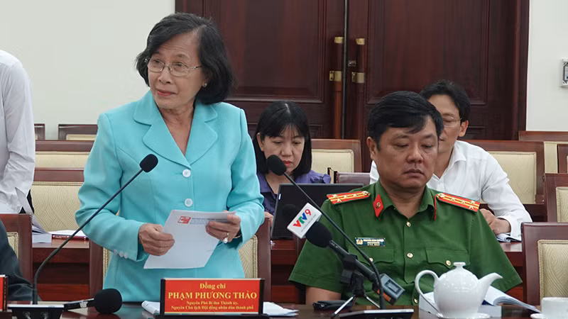 Đồng chí Phạm Phương Thảo, nguyên Phó Bí thư Thành ủy, nguyên Chủ tịch Hội đồng nhân dân Thành phố Hồ Chí Minh phát biểu ý kiến tại hội thảo. Đồng chí Phạm Phương Thảo, nguyên Phó Bí thư Thành ủy, nguyên Chủ tịch Hội đồng nhân dân Thành phố Hồ Chí Minh phát biểu ý kiến tại hội thảo.