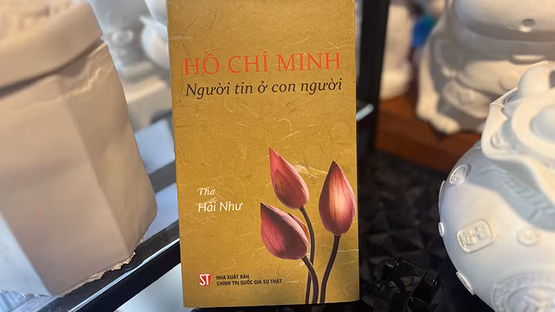 Tập thơ không chỉ là một tác phẩm văn học mà còn là tài liệu hữu ích cho việc giáo dục tư tưởng, đạo đức, phong cách Hồ Chí Minh. Tập thơ không chỉ là một tác phẩm văn học mà còn là tài liệu hữu ích cho việc giáo dục tư tưởng, đạo đức, phong cách Hồ Chí Minh.