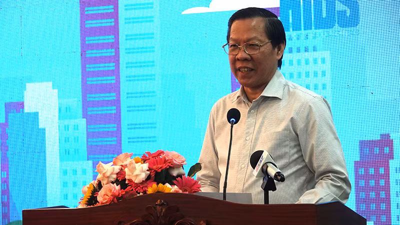 Chủ tịch Ủy ban nhân dân Thành phố Hồ Chí Minh Phan Văn Mãi phát biểu chào mừng. Chủ tịch Ủy ban nhân dân Thành phố Hồ Chí Minh Phan Văn Mãi phát biểu chào mừng.