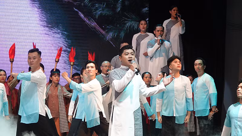 Tiết mục đơn ca Bài ca Đất Phương Nam (Sáng tác: Lư Nhất Vũ-Lê Giang) do Quốc Vinh thuộc đơn vị Trung tâm Văn hóa-Thể thao Quận 5 trình bày. Tiết mục đơn ca Bài ca Đất Phương Nam (Sáng tác: Lư Nhất Vũ-Lê Giang) do Quốc Vinh thuộc đơn vị Trung tâm Văn hóa-Thể thao Quận 5 trình bày.