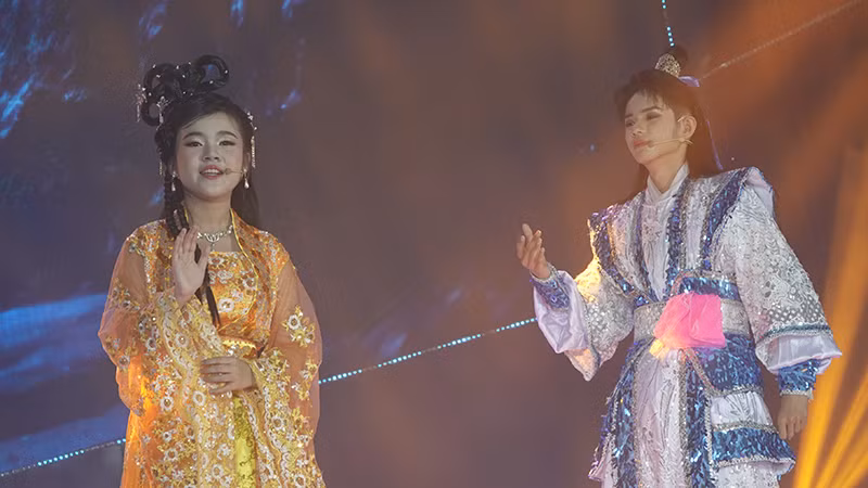 Cặp đôi Vương Quan Trí và Phạm Mỹ Huyền trong trích đoạn Phò mã Cóc. Cặp đôi Vương Quan Trí và Phạm Mỹ Huyền trong trích đoạn Phò mã Cóc.