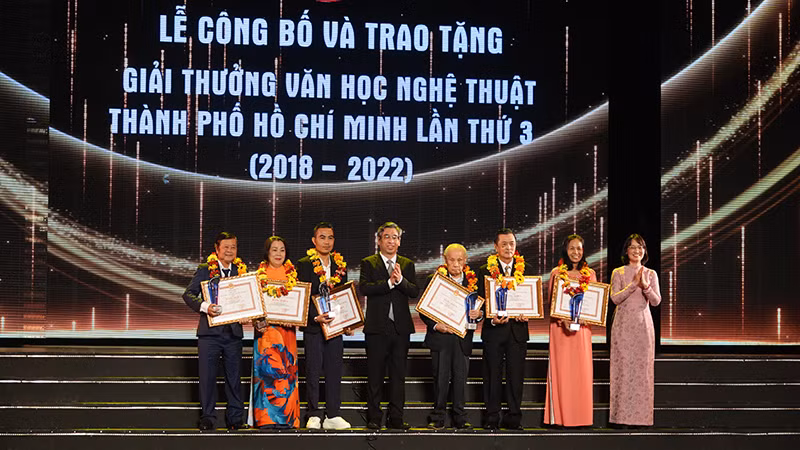 Trao giải cho các tác giả trên lĩnh vực Âm nhạc.