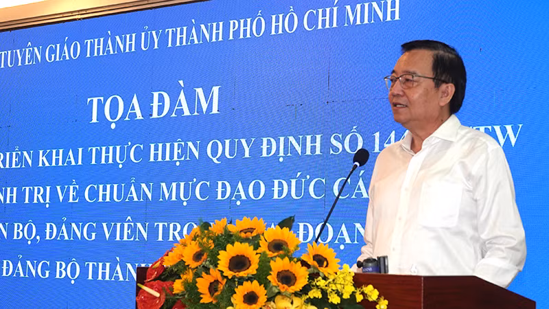 Đồng chí Lê Hồng Sơn, Phó Trưởng Ban Thường trực Ban Tuyên giáo Thành ủy Thành phố Hồ Chí Minh phát biểu kết luận tọa đàm. Đồng chí Lê Hồng Sơn, Phó Trưởng Ban Thường trực Ban Tuyên giáo Thành ủy Thành phố Hồ Chí Minh phát biểu kết luận tọa đàm.