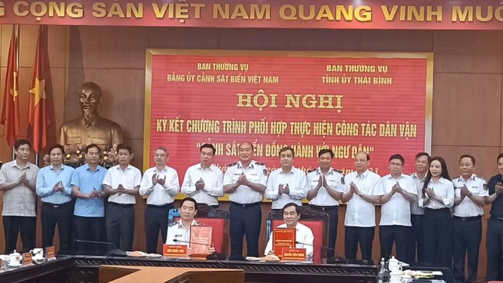 Quang cảnh lễ ký kết.