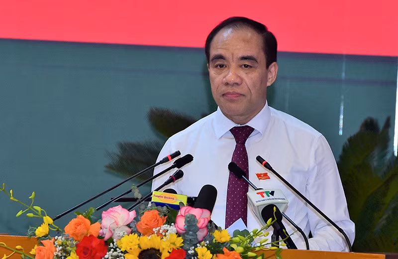 Đồng chí Chẩu Văn Lâm, Ủy viên Trung ương Đảng, Bí thư Tỉnh ủy, Trưởng Đoàn đại biểu Quốc hội tỉnh Tuyên Quang phát biểu tại kỳ họp.