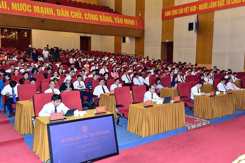 Các đại biểu tham dự kỳ họp.