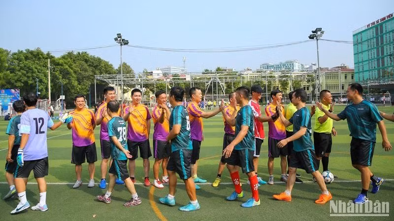 Trận ra quân vòng bảng, đội bóng Báo Nhà báo và Công luận đã có chiến thắng đầu tiên trước đội bóng Báo Người Lao động. Trận ra quân vòng bảng, đội bóng Báo Nhà báo và Công luận đã có chiến thắng đầu tiên trước đội bóng Báo Người Lao động.
