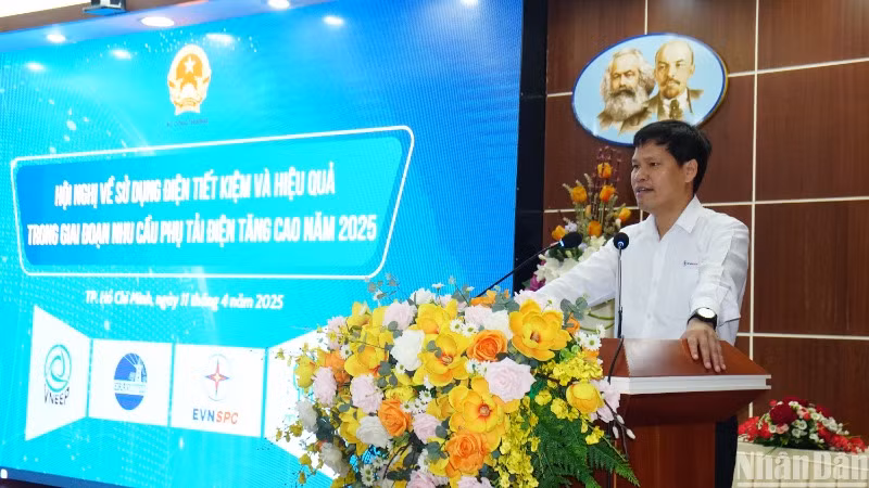 Ông Bùi Quốc Hoan, Phó Tổng giám đốc EVNSPC phát biểu tại hội nghị. Ông Bùi Quốc Hoan, Phó Tổng giám đốc EVNSPC phát biểu tại hội nghị.