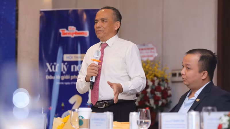 Ông Lê Hoàng Châu, Chủ tịch Hiệp hội Bất động sản Thành phố Hồ Chí Minh đề xuất các giải pháp tại hội thảo. (Ảnh: Báo Tiền Phong)