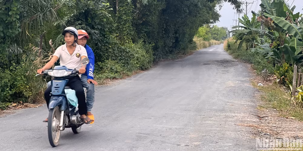 20 năm qua, nhiều hộ dân ở huyện Củ Chi phải "sống chung" với nạn ô nhiễm không khí phát ra từ hai bãi rác lớn. 20 năm qua, nhiều hộ dân ở huyện Củ Chi phải "sống chung" với nạn ô nhiễm không khí phát ra từ hai bãi rác lớn.