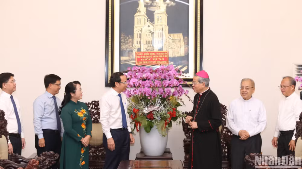 Đoàn lãnh đạo Thành phố Hồ Chí Minh chúc mừng giáng sinh Tổng Giáo phận Thành phố Hồ Chí Minh. Đoàn lãnh đạo Thành phố Hồ Chí Minh chúc mừng giáng sinh Tổng Giáo phận Thành phố Hồ Chí Minh.