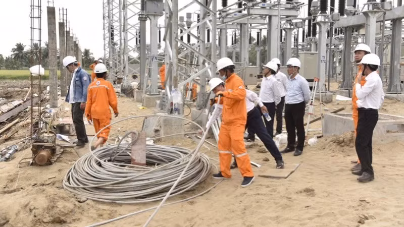 Lãnh đạo EVNSPC kiểm tra tiến độ thi công công trình điện tại tỉnh Kiên Giang.