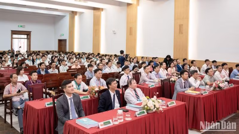 Các đại biểu dự hội thảo.