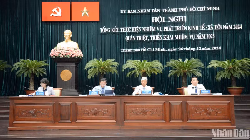 Thường trực Ủy ban nhân dân Thành phố Hồ Chí Minh chủ trì hội nghị.
